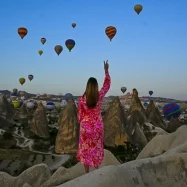 hot air ballonning over valley in Cappadocia
